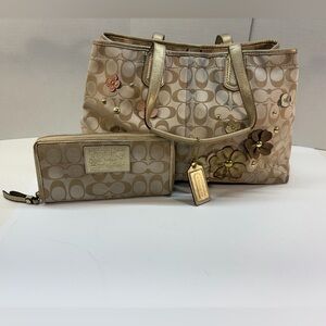 COACH 1941 Floral Classic Jacquard Medium Carryall RARE & Matching Wallet